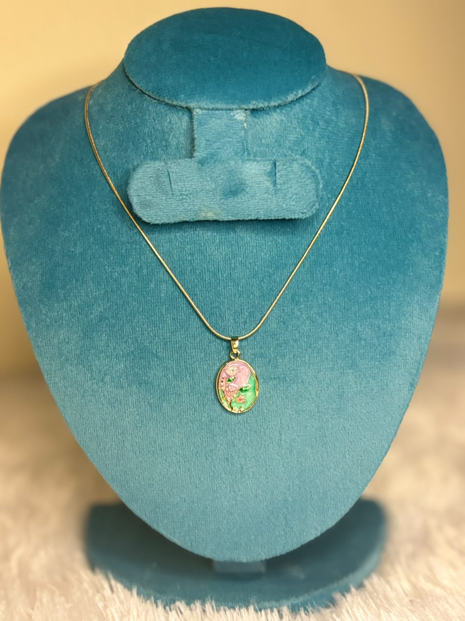 single pendant chain
