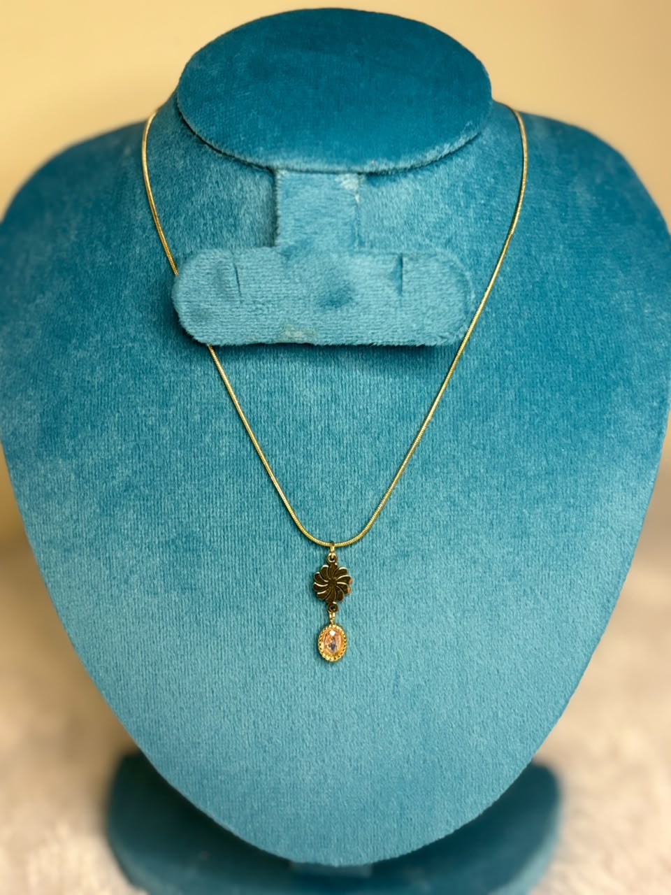 single pendant chain