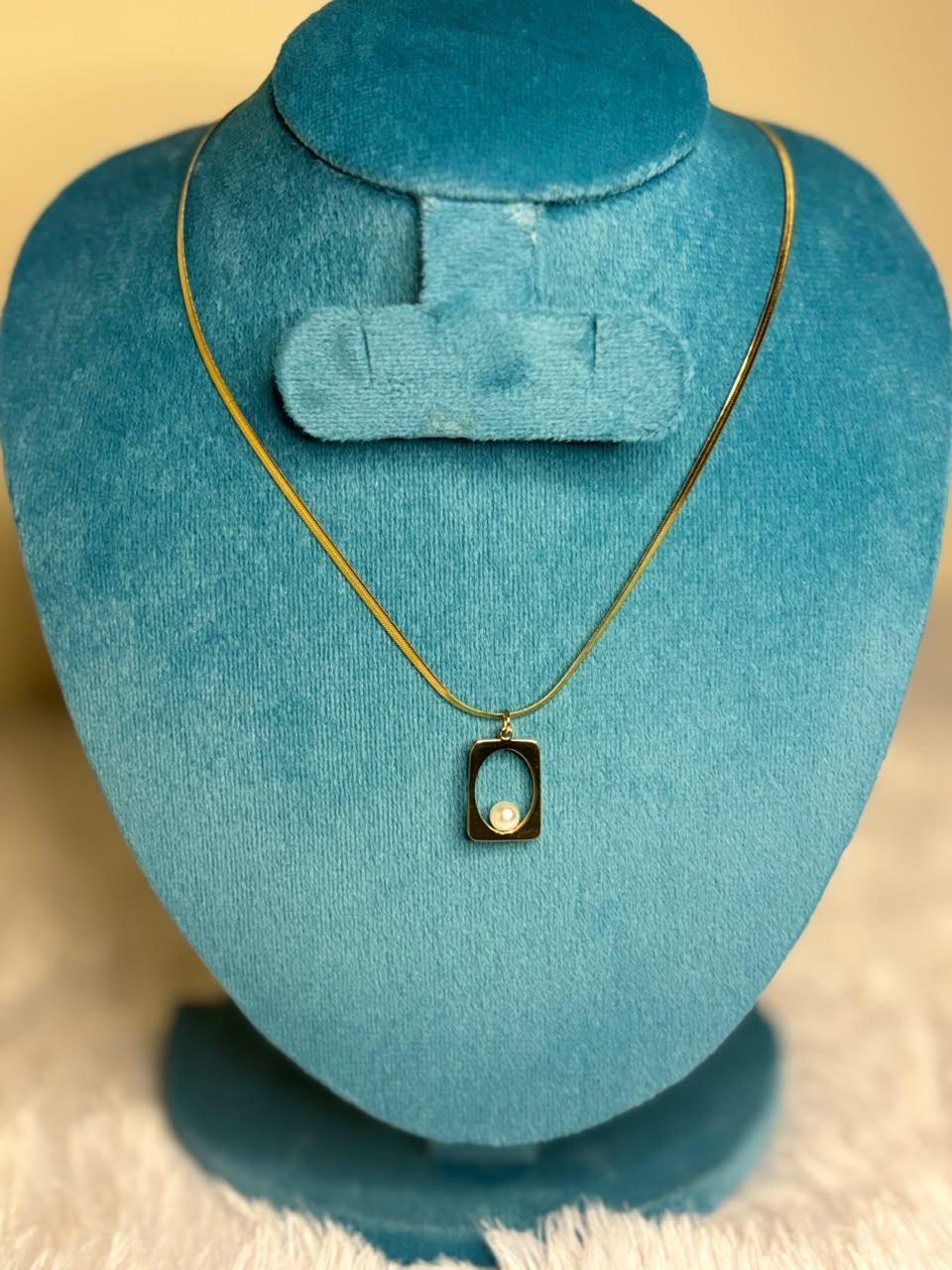 single pendant chain