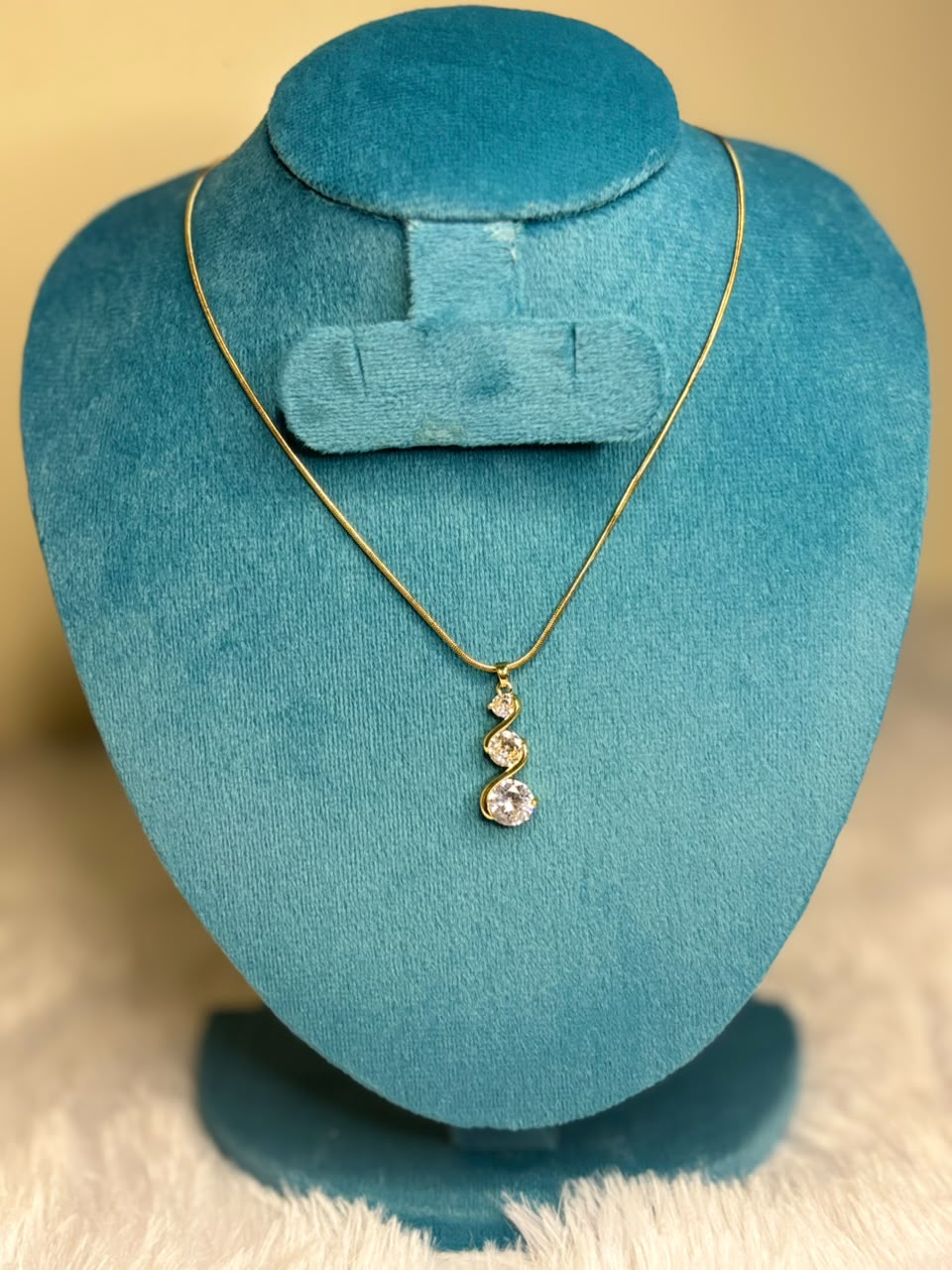 single pendant chain
