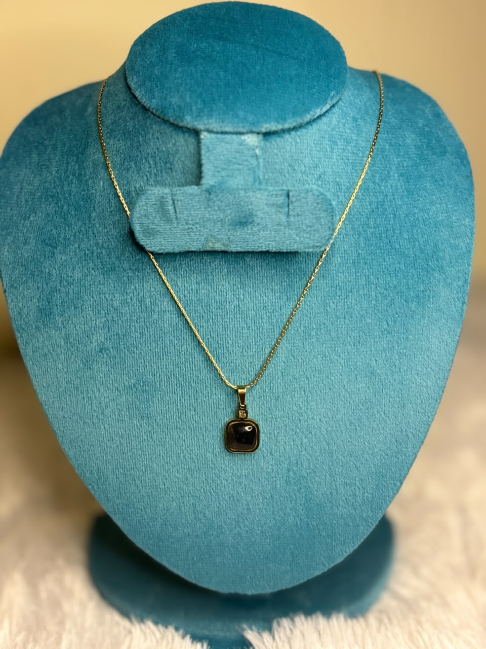 single pendant chain