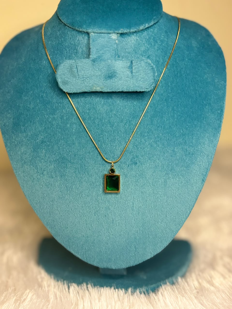 single pendant chain