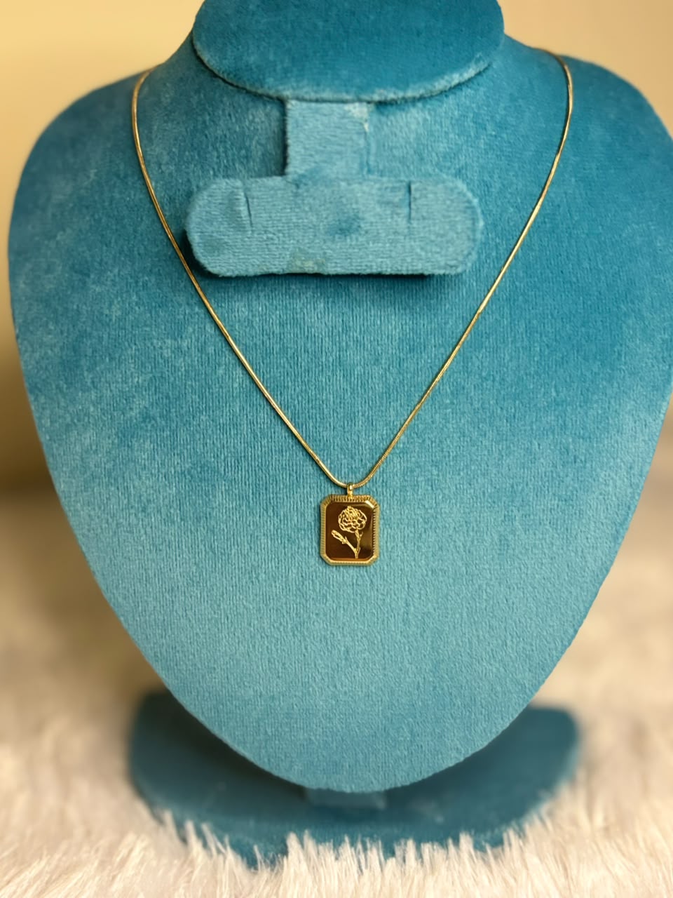 single pendant chain