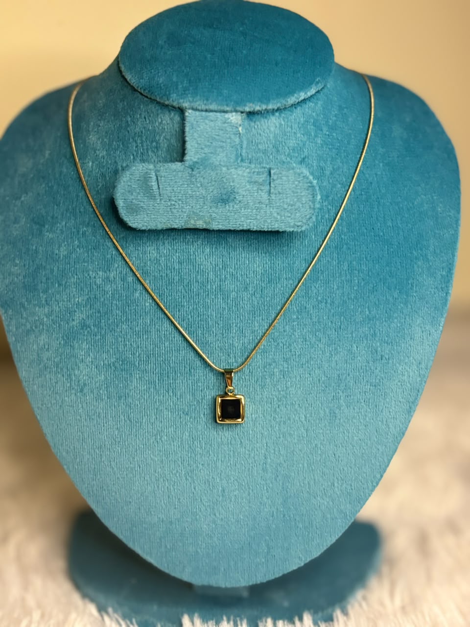 single pendant chain