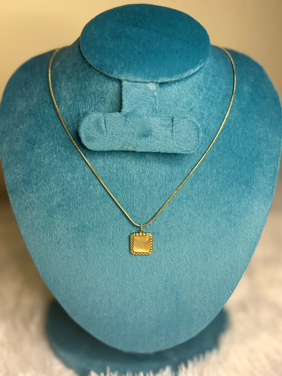 single pendant chain