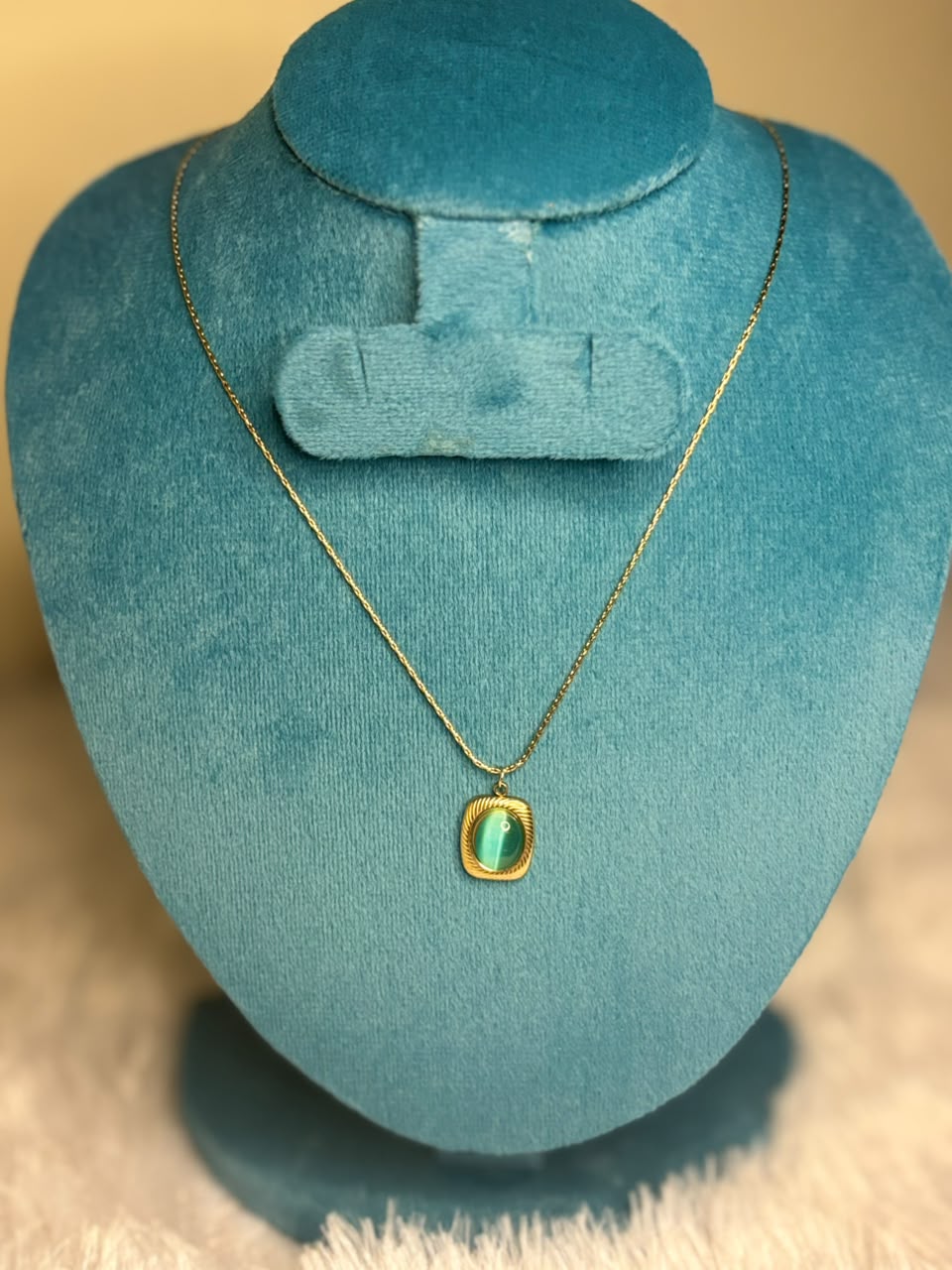 single pendant chain