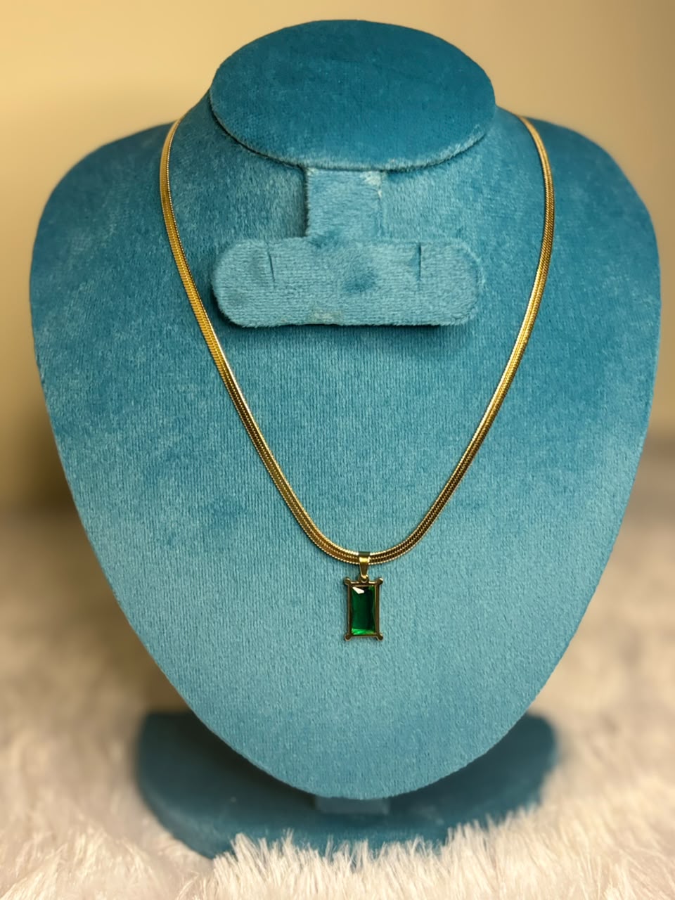 single pendant chain