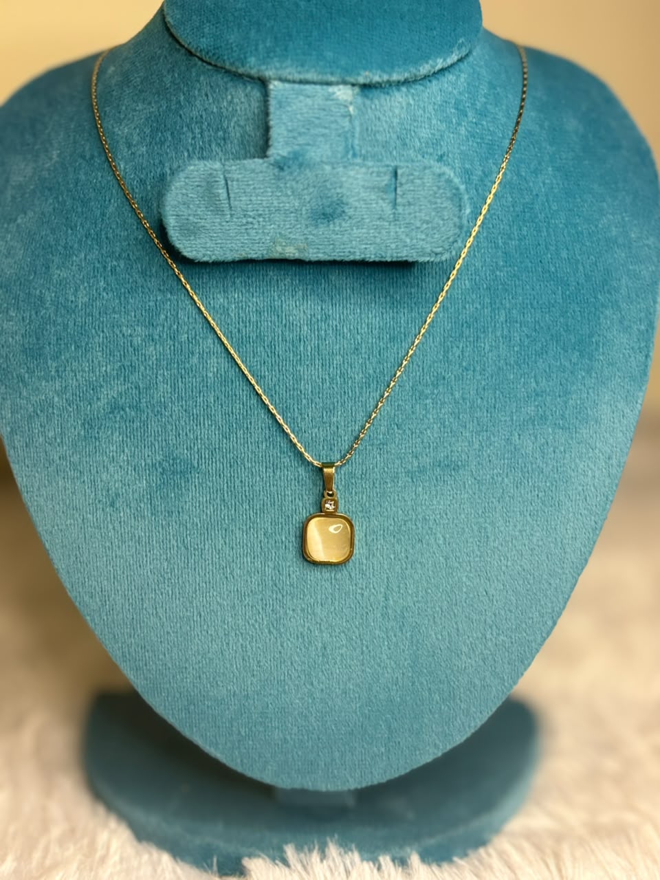 single pendant chain