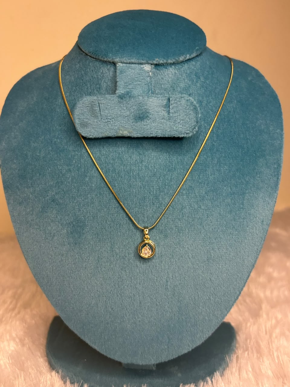 single pendant chain