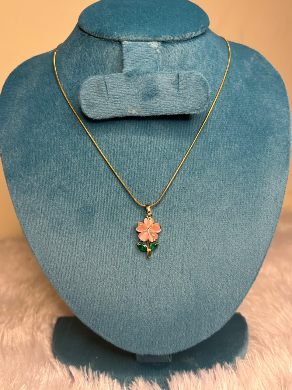 single pendant chain