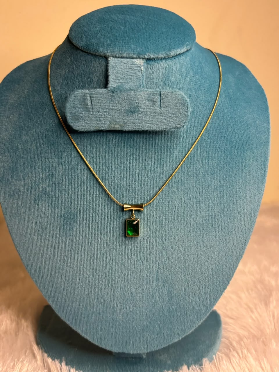 single pendant chain