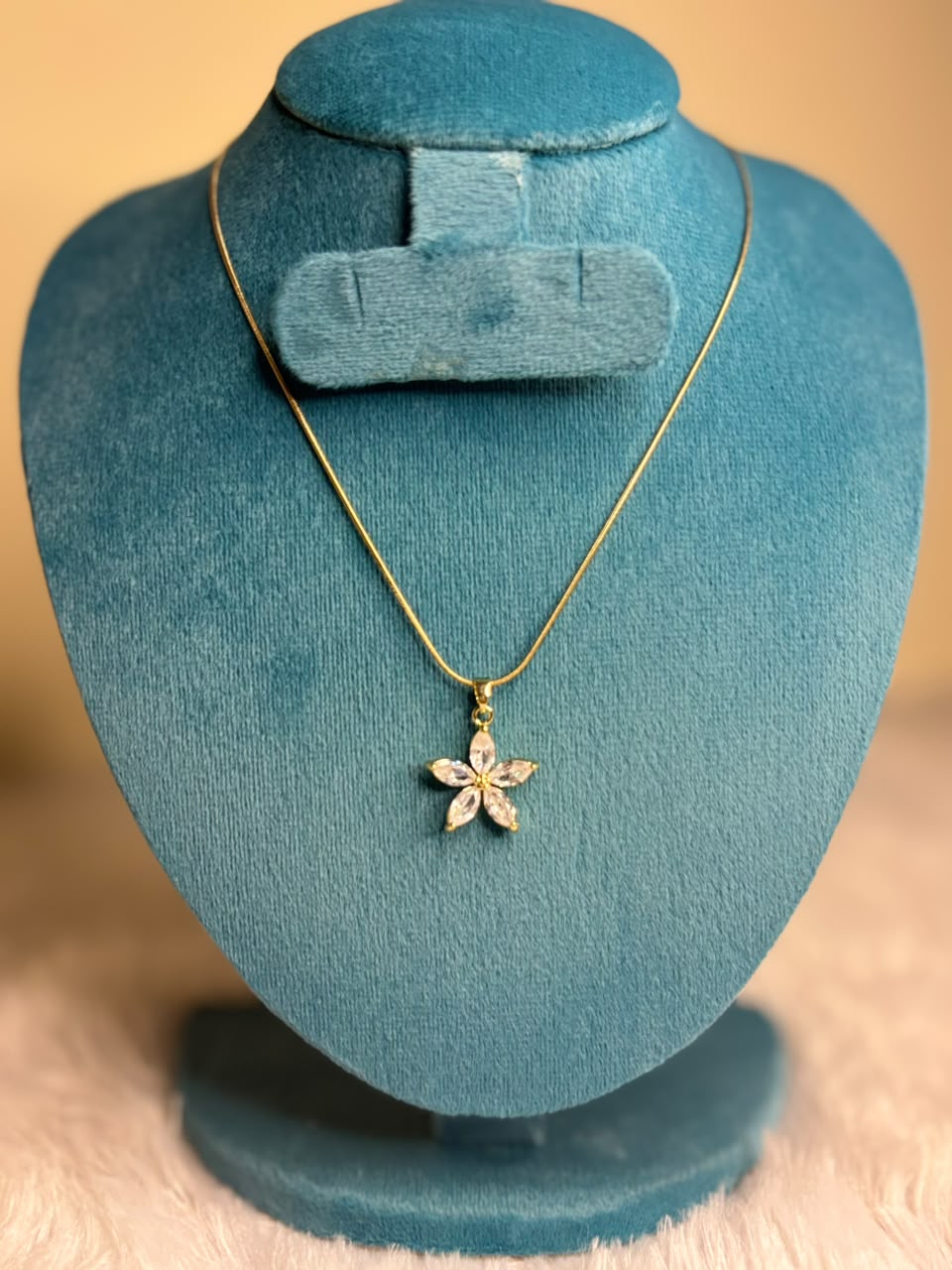single pendant chain