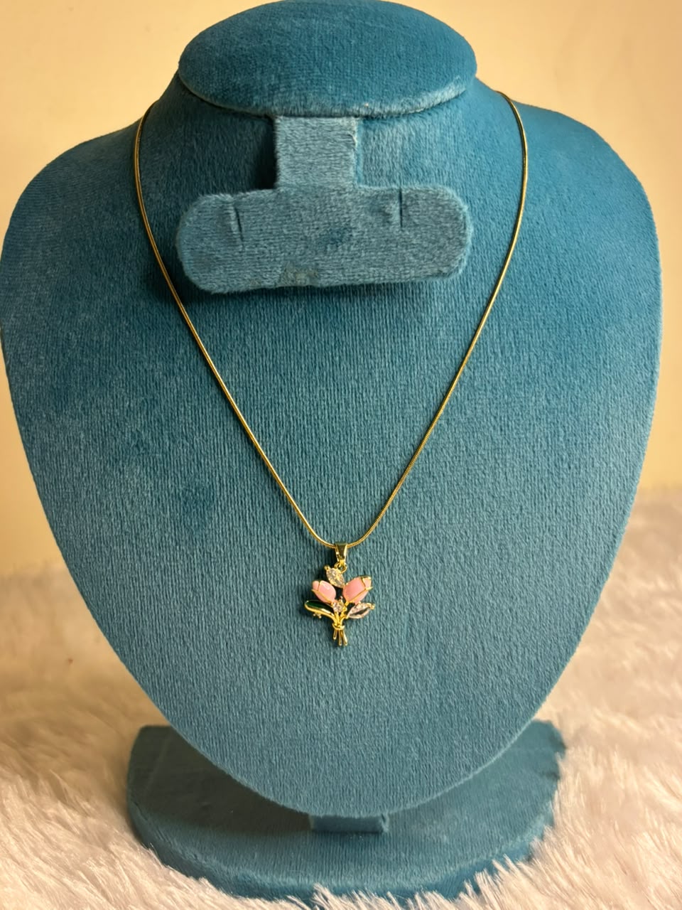 single pendant chain