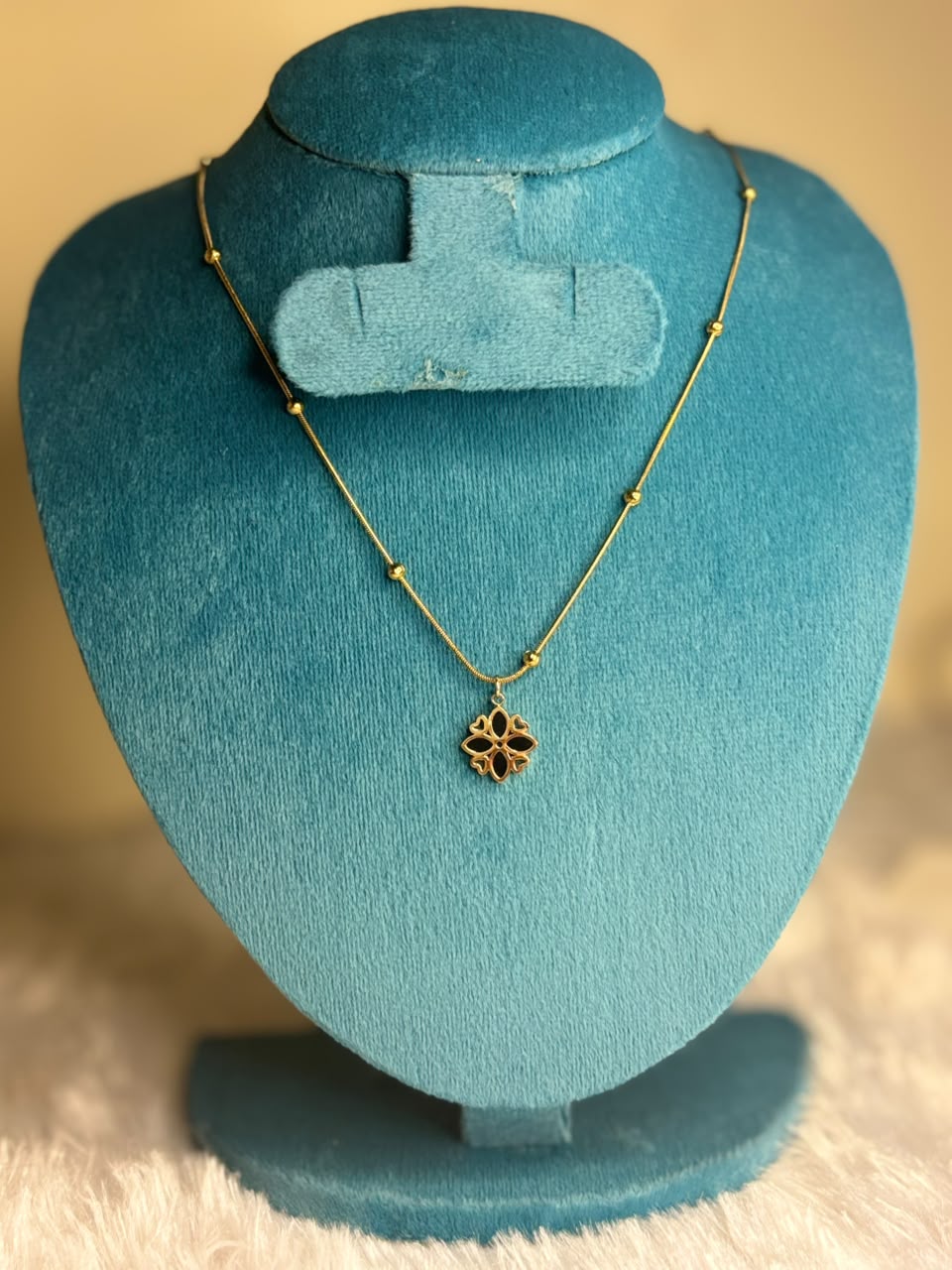 single pendant chain