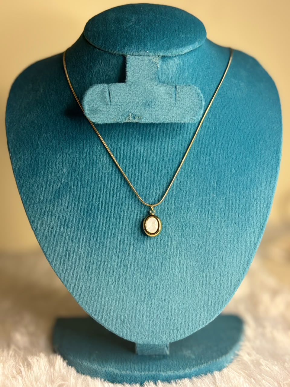 single pendant chain