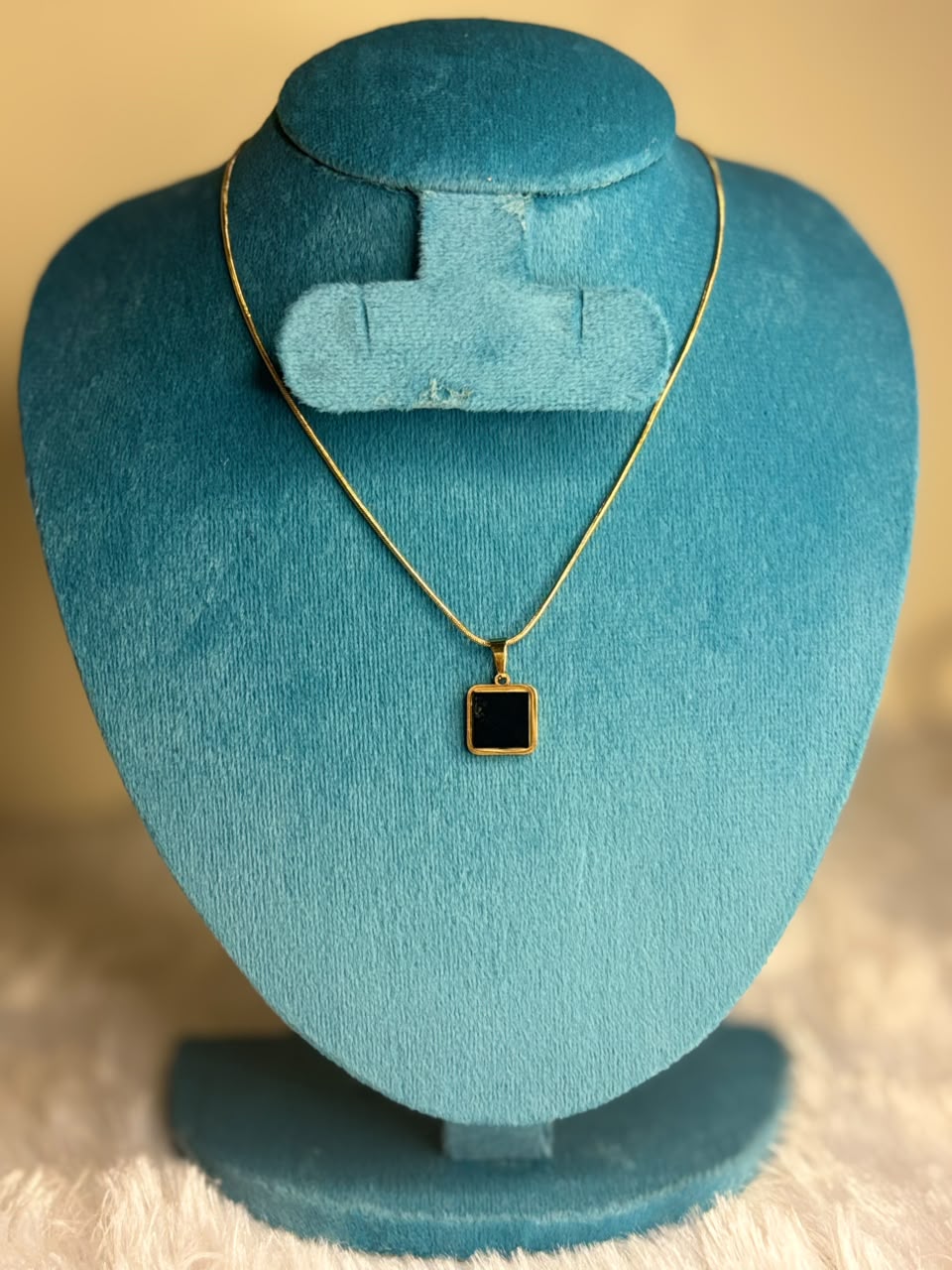 single pendant chain