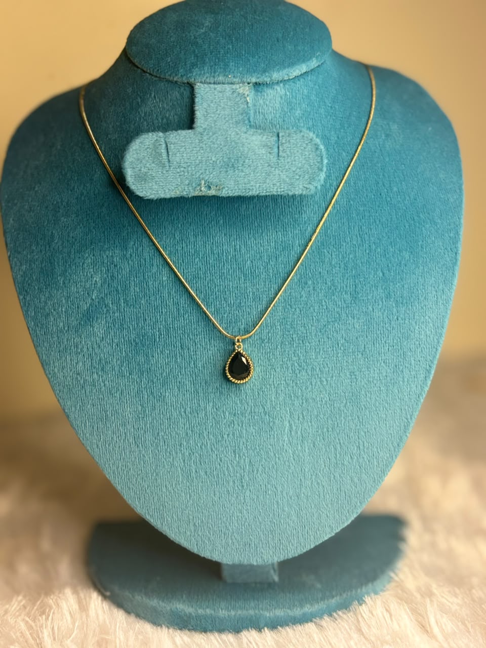 single pendant chain