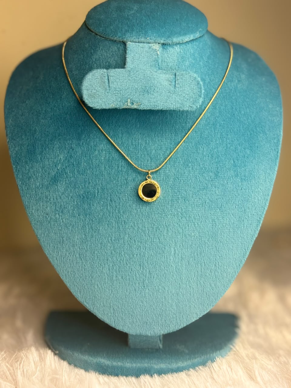 single pendant chain