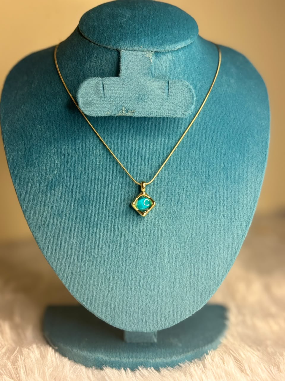 single pendant chain