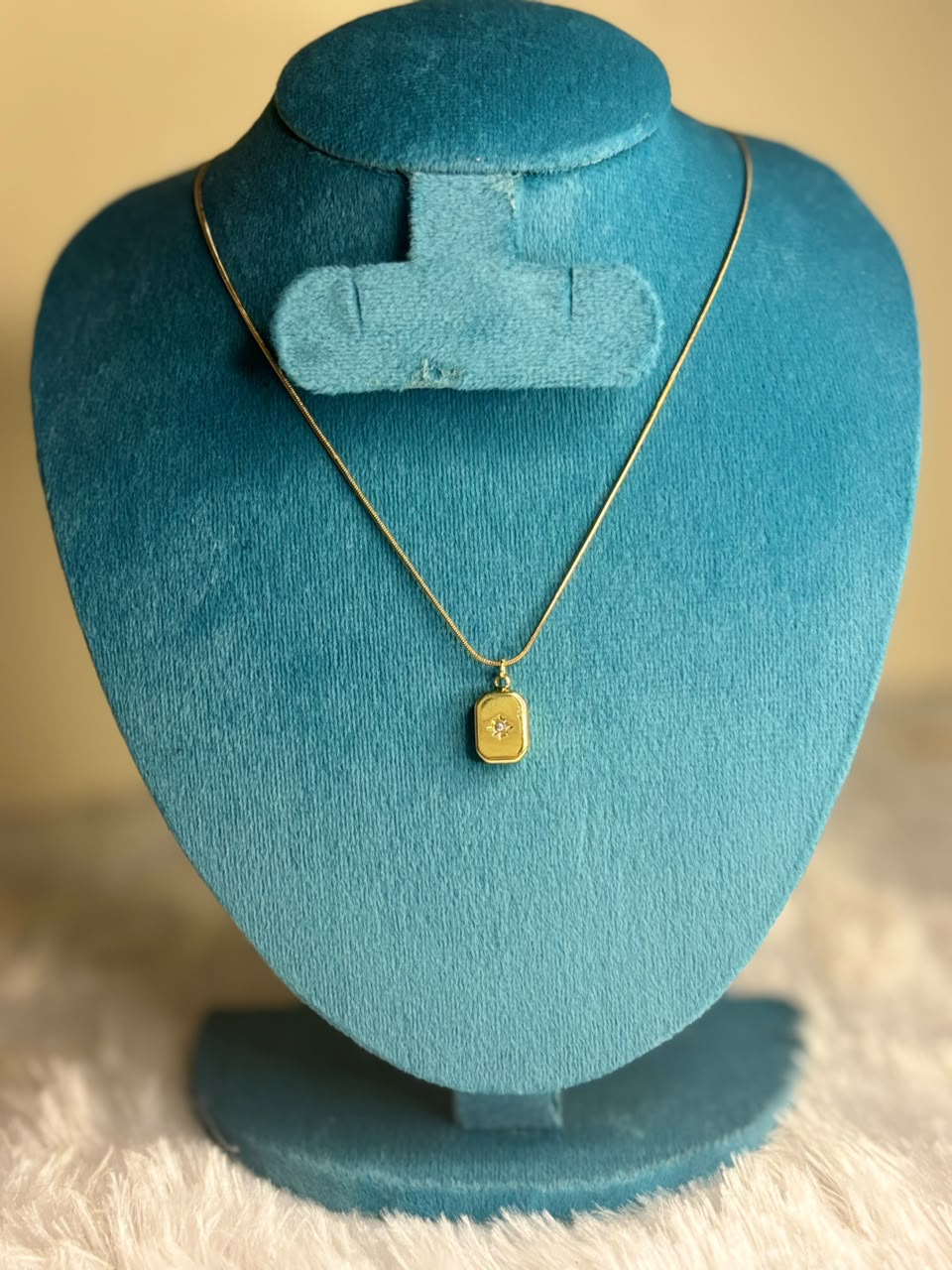 single pendant chain